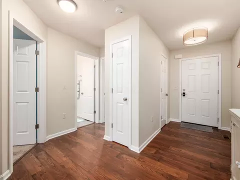 Entry Way - 655 E Beaumont Rd, Columbus, OH 43214 photo 2 of 2