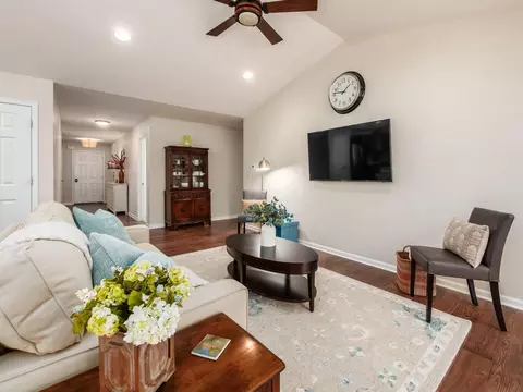 Living - 655 E Beaumont Rd, Columbus, OH 43214 photo 6 of 6