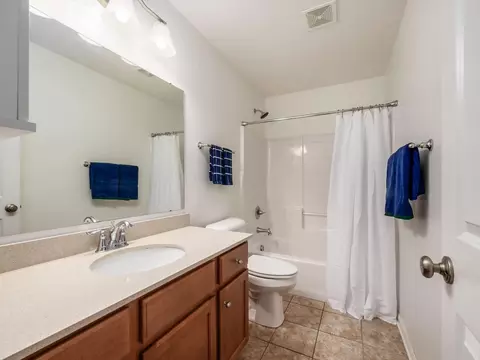 Bath - 655 E Beaumont Rd, Columbus, OH 43214 photo 1 of 2