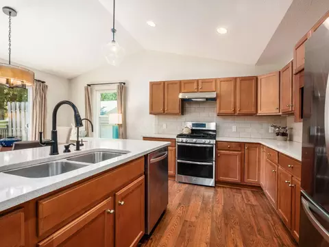 Kitchen - 655 E Beaumont Rd, Columbus, OH 43214 photo 3 of 4