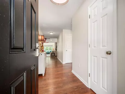 Entry Way - 655 E Beaumont Rd, Columbus, OH 43214 photo 1 of 2