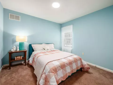 Bedroom - 655 E Beaumont Rd, Columbus, OH 43214 photo 4 of 5