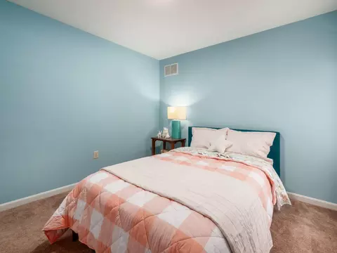 Bedroom - 655 E Beaumont Rd, Columbus, OH 43214 photo 5 of 5