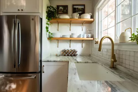Kitchen - 384 E Beck St, Columbus, OH 43206 photo 7 of 11