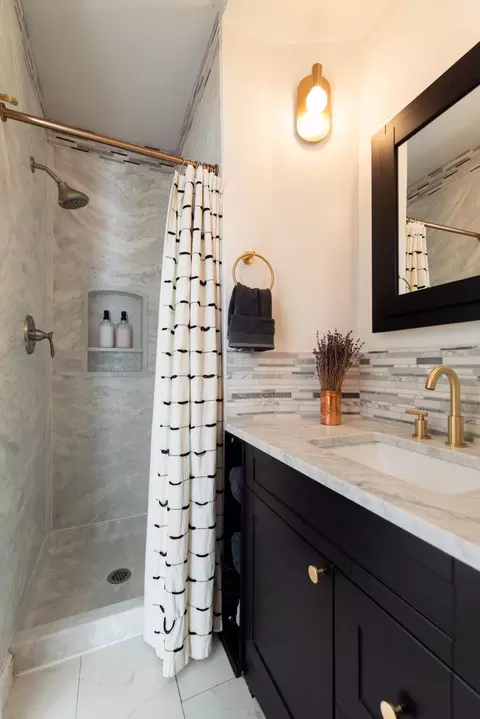 Bath - 384 E Beck St, Columbus, OH 43206 photo 14 of 14