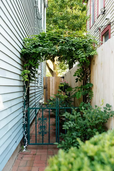 Exterior - 384 E Beck St, Columbus, OH 43206 photo 4 of 21