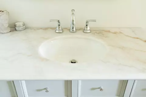 Bath - 384 E Beck St, Columbus, OH 43206 photo 4 of 14