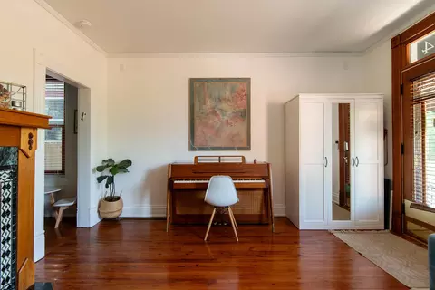 Entry Way - 384 E Beck St, Columbus, OH 43206 photo 1 of 5