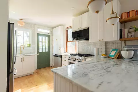 Kitchen - 384 E Beck St, Columbus, OH 43206 photo 2 of 11