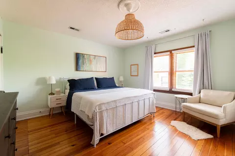 Bedroom - 384 E Beck St, Columbus, OH 43206 photo 1 of 11