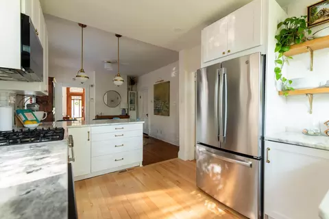 Kitchen - 384 E Beck St, Columbus, OH 43206 photo 11 of 11