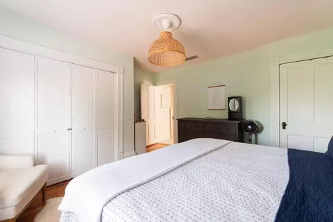 Bedroom - 384 E Beck St, Columbus, OH 43206 photo 6 of 11