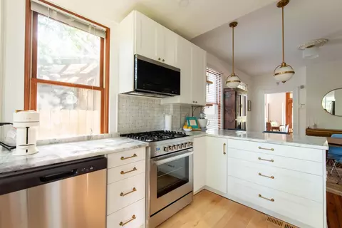 Kitchen - 384 E Beck St, Columbus, OH 43206 photo 4 of 11