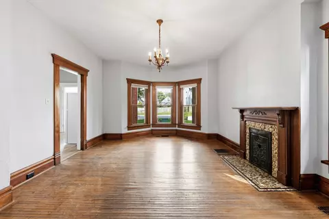 Living - 32 E Maynard Ave, Columbus, OH 43202 photo 3 of 4