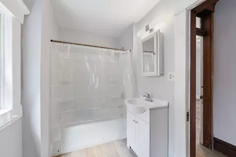 Bath - 32 E Maynard Ave, Columbus, OH 43202 photo 2 of 2