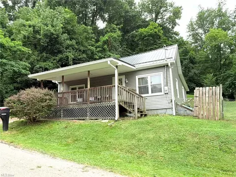 349 Fishers Ln, Zanesville, OH 43701