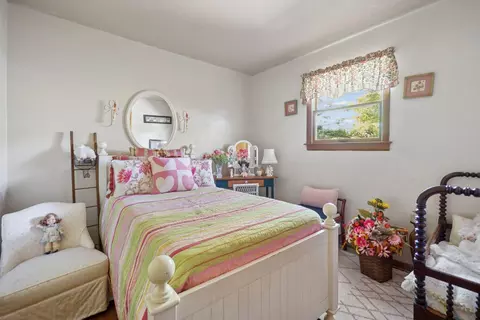 Bedroom - 544 Edgewood Dr, Circleville, OH 43113 photo 2 of 8