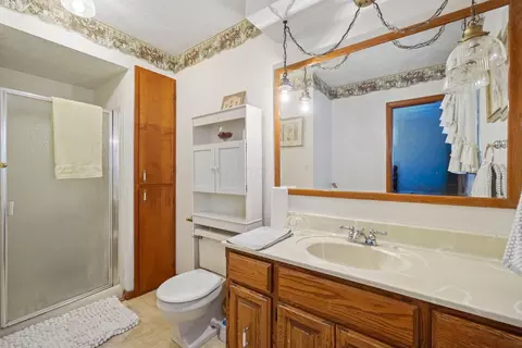Bath - 544 Edgewood Dr, Circleville, OH 43113 photo 3 of 3