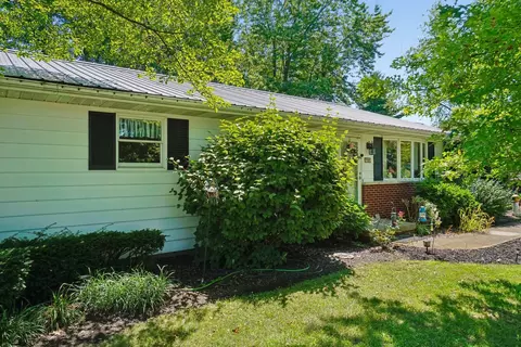 Exterior - 544 Edgewood Dr, Circleville, OH 43113 photo 3 of 8