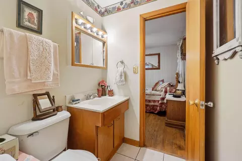 Bath - 544 Edgewood Dr, Circleville, OH 43113 photo 2 of 3