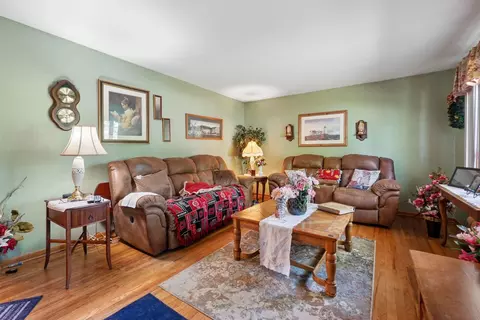 Living - 544 Edgewood Dr, Circleville, OH 43113 photo 1 of 5