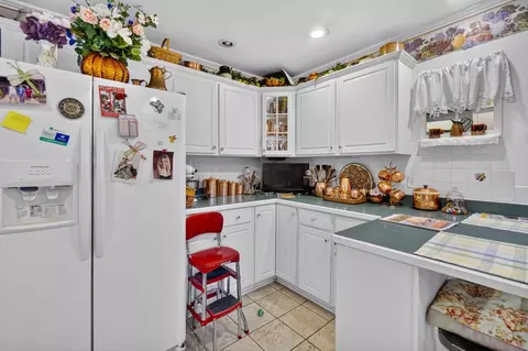 Kitchen - 544 Edgewood Dr, Circleville, OH 43113 photo 3 of 5