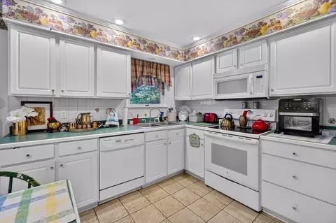 Kitchen - 544 Edgewood Dr, Circleville, OH 43113 photo 5 of 5