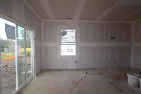 Living - 1015 Dawsons Dr, Hebron, OH 43025 photo 1 of 2