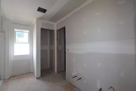 Entry Way - 1015 Dawsons Dr, Hebron, OH 43025 photo 1 of 1