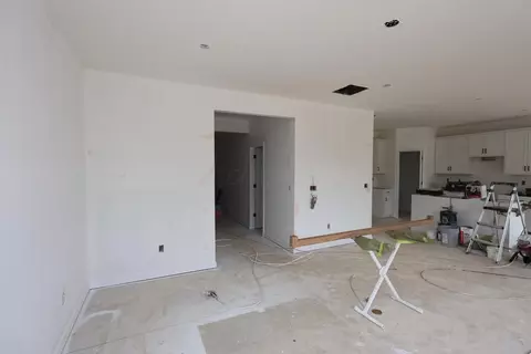 Living - 1019 Dawsons Dr, Hebron, OH 43025 photo 1 of 5