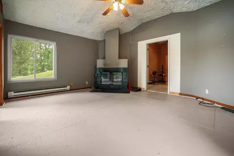 Living - 12960 Appleton Rd, Croton, OH 43013 photo 4 of 4