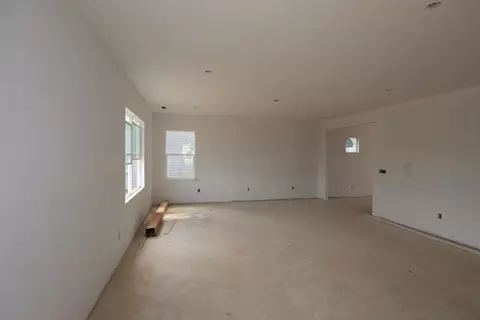 Living - 1021 Dawsons Dr, Hebron, OH 43025 photo 2 of 5