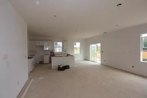 Living - 1021 Dawsons Dr, Hebron, OH 43025 photo 5 of 5