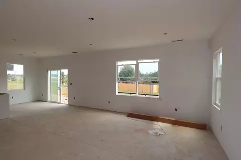 Living - 1021 Dawsons Dr, Hebron, OH 43025 photo 1 of 5