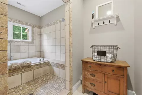Bath - 3315 Apple Valley Dr, Howard, OH 43028 photo 3 of 9