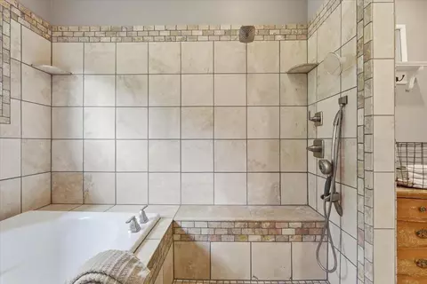 Bath - 3315 Apple Valley Dr, Howard, OH 43028 photo 7 of 9