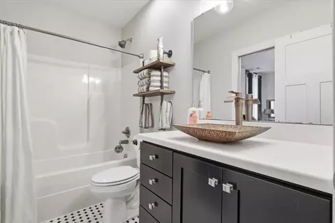 Bath - 3315 Apple Valley Dr, Howard, OH 43028 photo 8 of 9