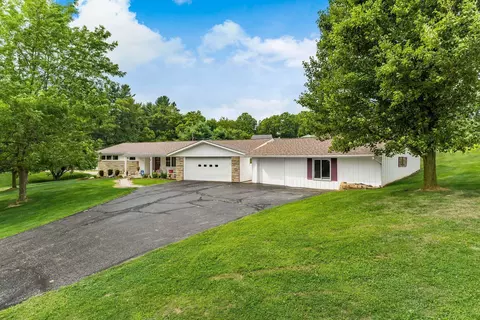 107 Linnell Dr NW, Granville, OH 43023