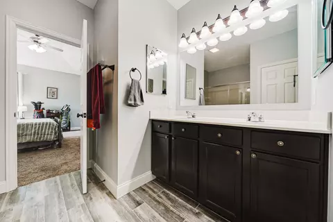 Bath - 424 Rolling Acre Dr, Lithopolis, OH 43136 photo 4 of 5