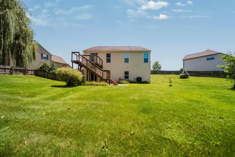 Exterior - 424 Rolling Acre Dr, Lithopolis, OH 43136 photo 3 of 15