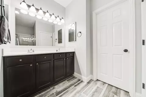 Bath - 424 Rolling Acre Dr, Lithopolis, OH 43136 photo 3 of 5