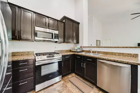 Kitchen - 424 Rolling Acre Dr, Lithopolis, OH 43136 photo 2 of 2