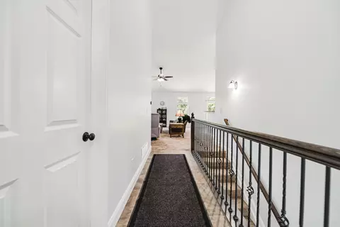 Entry Way - 424 Rolling Acre Dr, Lithopolis, OH 43136 photo 4 of 9