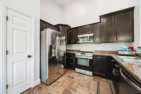 Kitchen - 424 Rolling Acre Dr, Lithopolis, OH 43136 photo 1 of 2