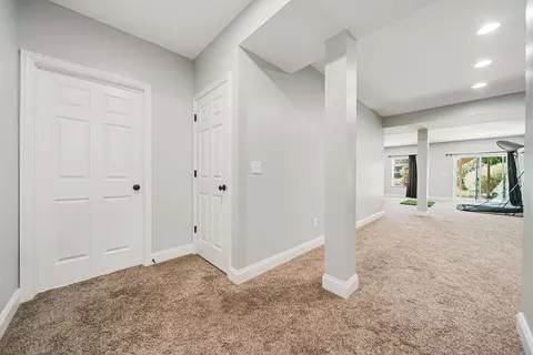 Entry Way - 424 Rolling Acre Dr, Lithopolis, OH 43136 photo 8 of 9