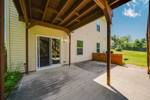 Exterior - 424 Rolling Acre Dr, Lithopolis, OH 43136 photo 9 of 15
