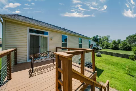 Exterior - 424 Rolling Acre Dr, Lithopolis, OH 43136 photo 11 of 15