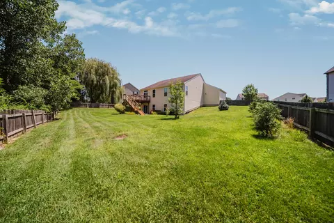 Exterior - 424 Rolling Acre Dr, Lithopolis, OH 43136 photo 5 of 15