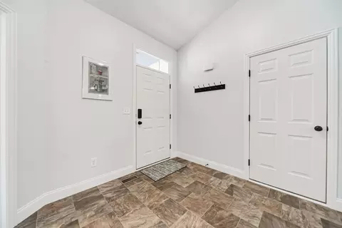 Entry Way - 424 Rolling Acre Dr, Lithopolis, OH 43136 photo 1 of 9