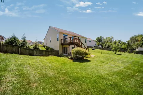 Exterior - 424 Rolling Acre Dr, Lithopolis, OH 43136 photo 6 of 15